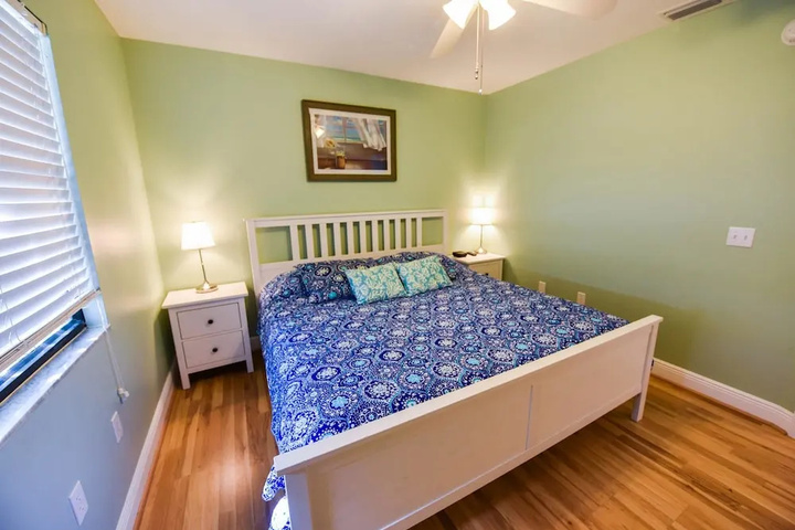 Room 4 of 25
