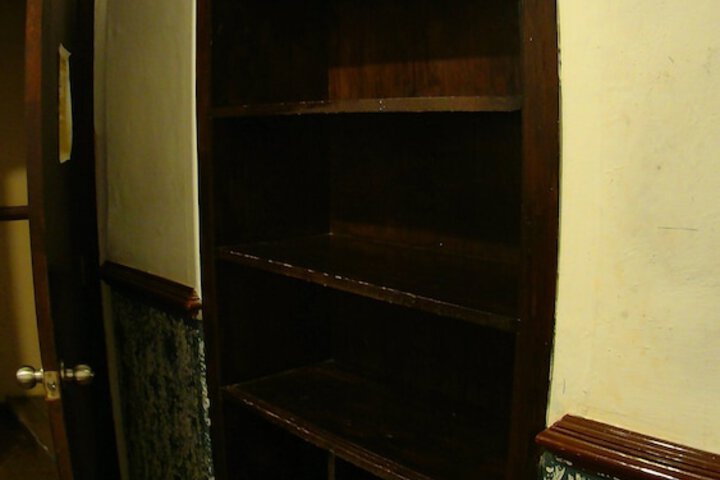 Room 93 of 152