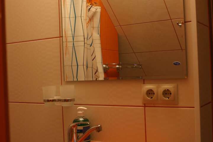 Room 15 of 16