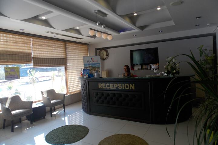 Hotel 3 of 135