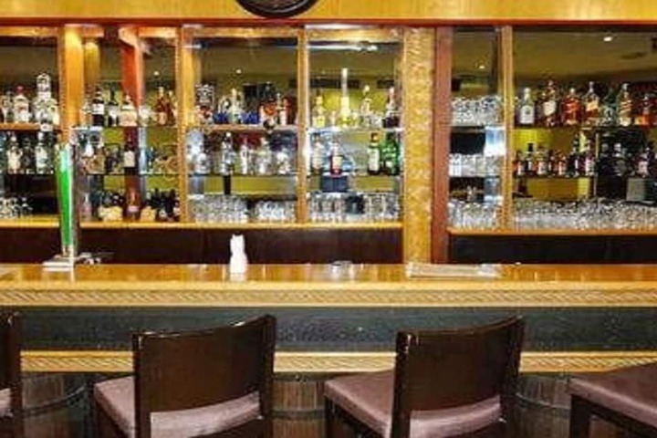 Lounge 41 of 51