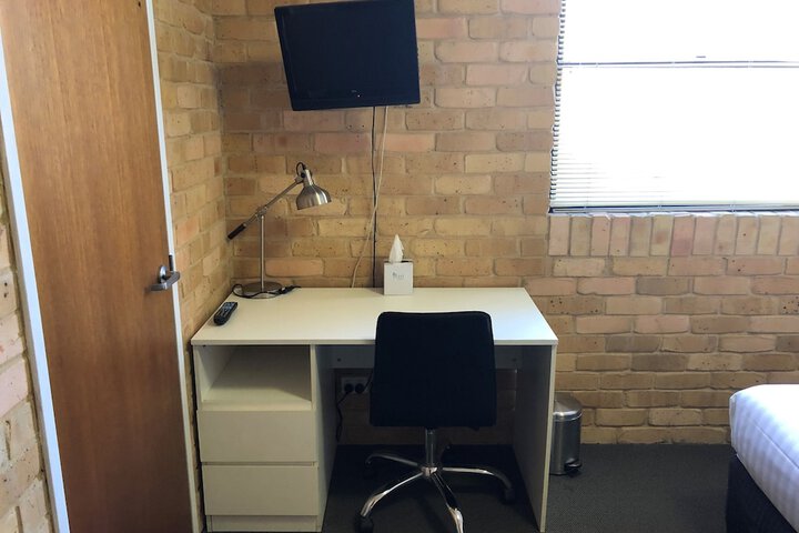 Room 6 of 32