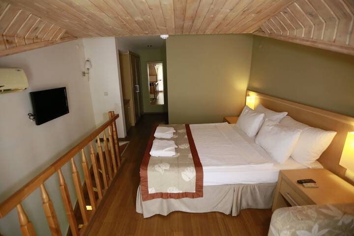 Room 17 of 32