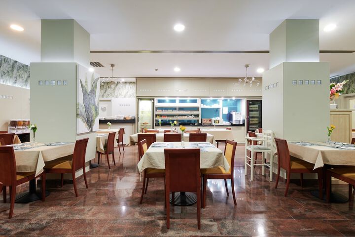Dining 139 of 186