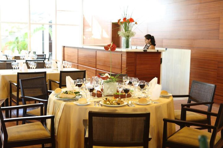 Dining 43 of 56