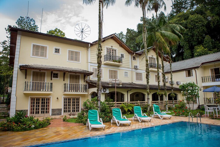 Hotel Pool
