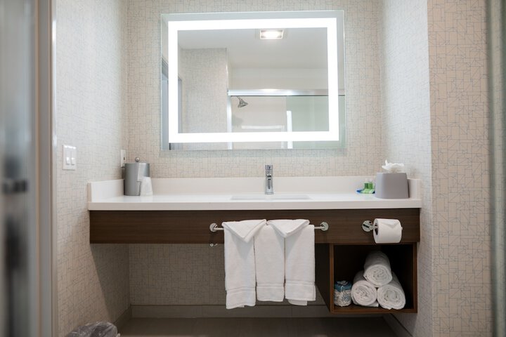 Bathroom sink
