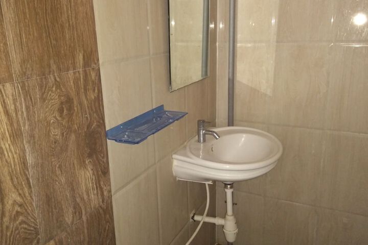 Room 10 of 14