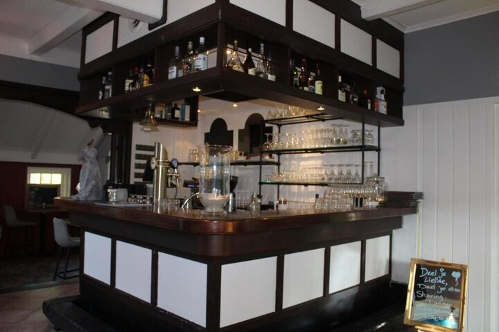Lounge 40 of 56