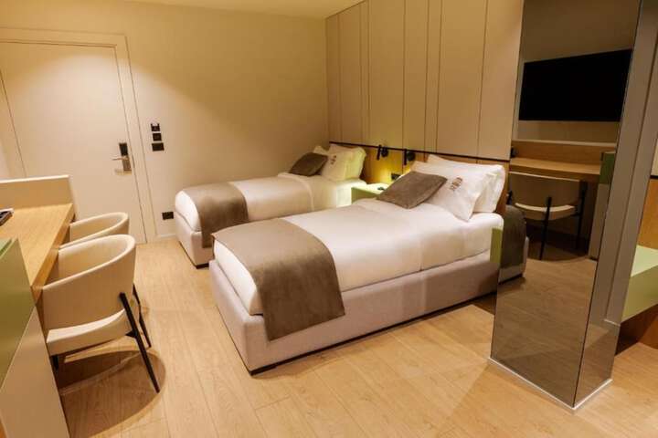 Room 13 of 73
