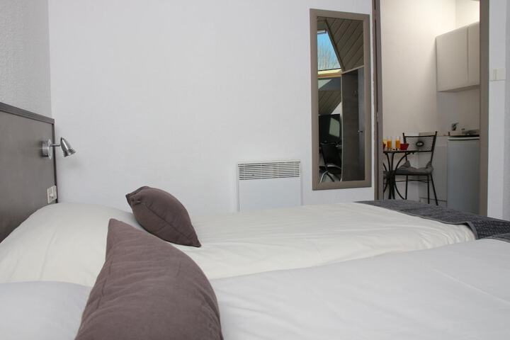 Room 9 of 25
