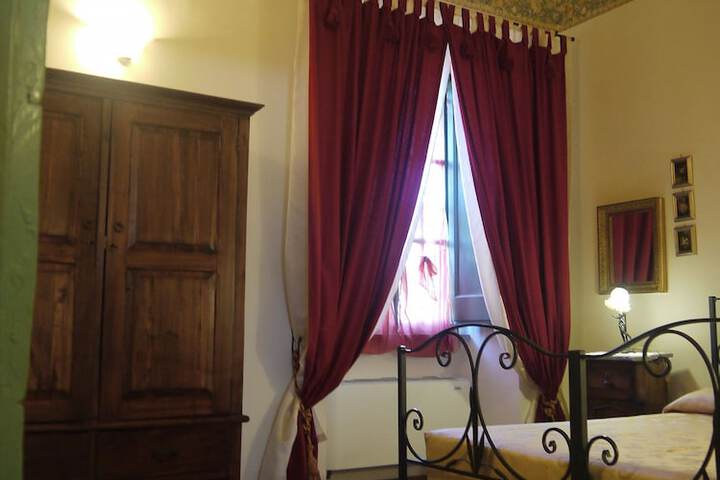 Room 9 of 28