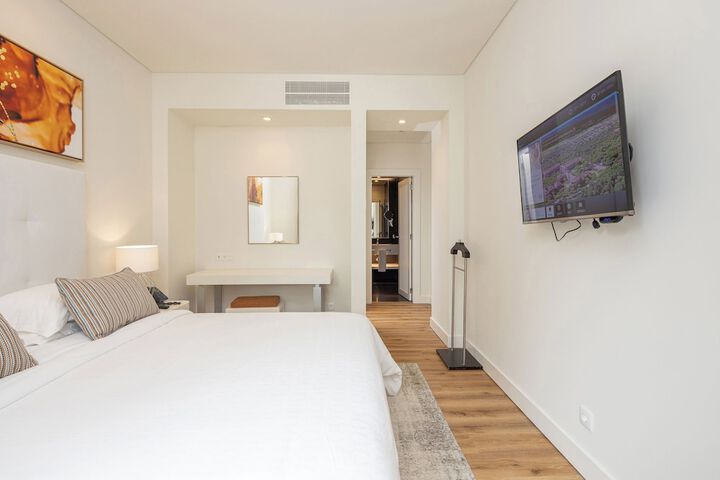 Room 17 of 202
