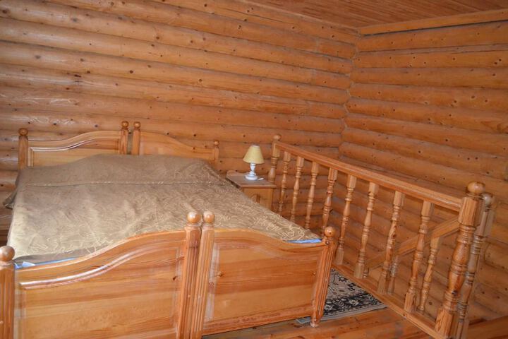 Room 6 of 18