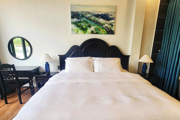 Room 3 of 20
