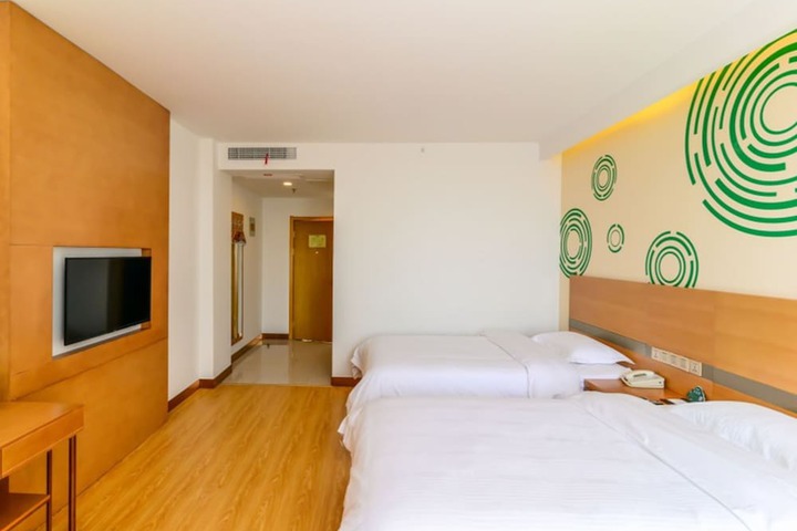 Room 10 of 21