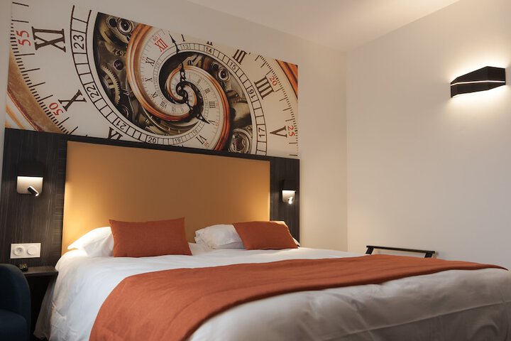 Room 5 of 28