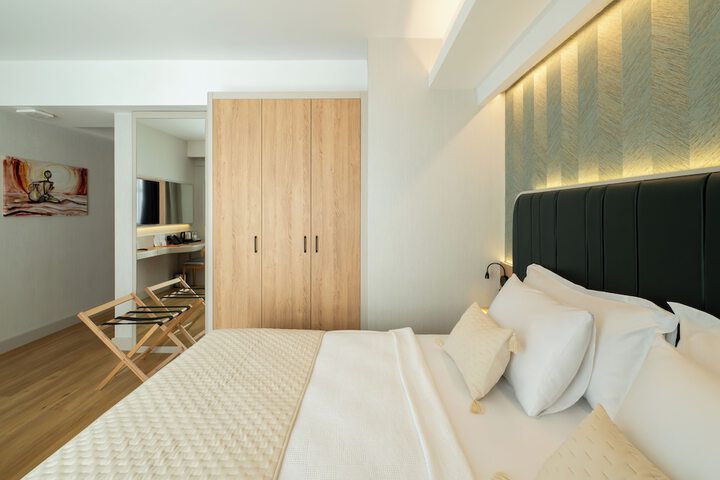 Room 32 of 76