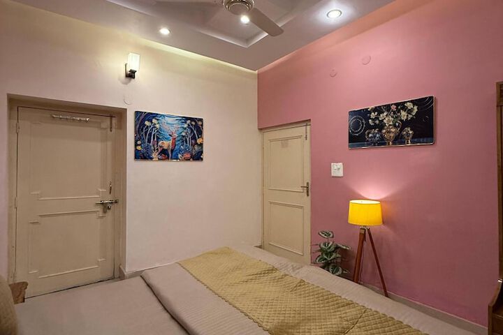 Room 6 of 35