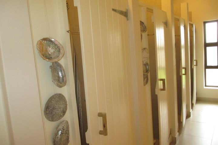 Room 21 of 35