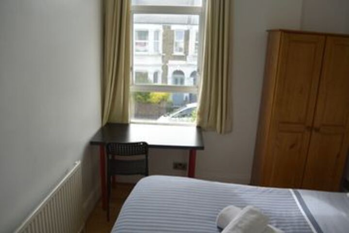 Room 4 of 10