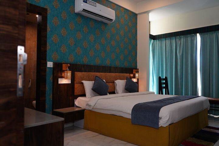 Room 8 of 26