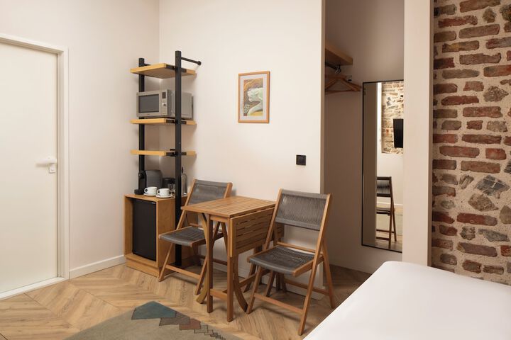 Room 72 of 148
