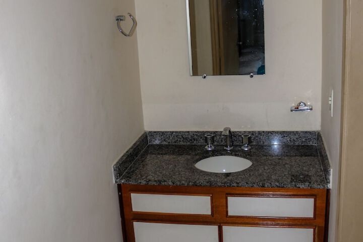 Room 8 of 17