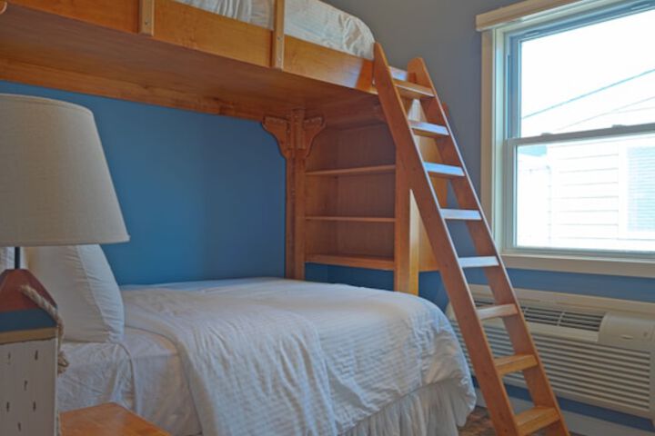 Room 8 of 181