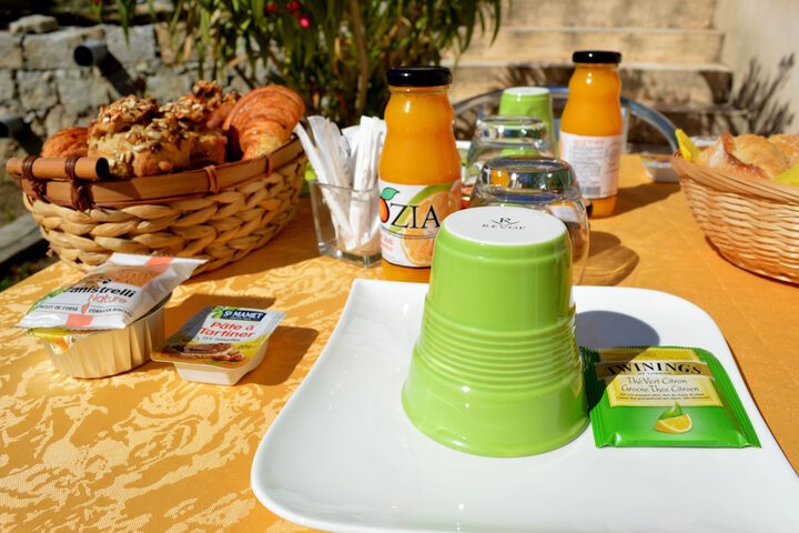 Breakfast/Coffee Service 26 of 38