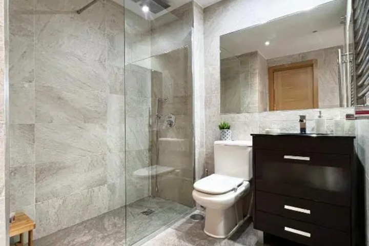 Room 7 of 16