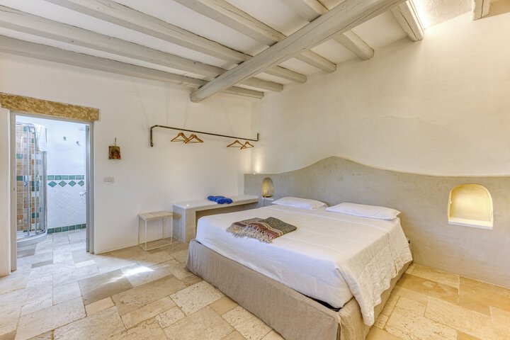 Room 2 of 73