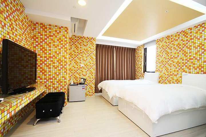 Room 18 of 34