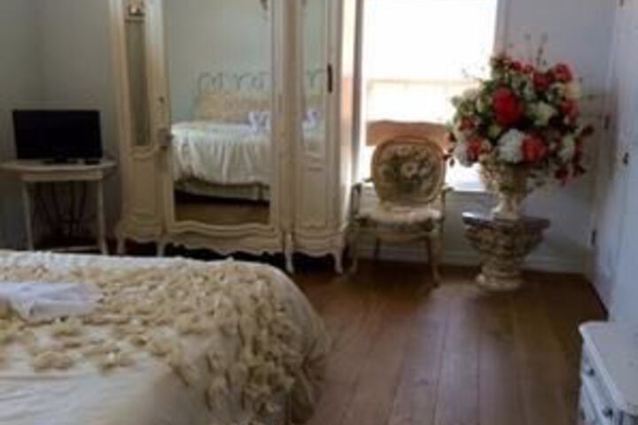 Room 15 of 42