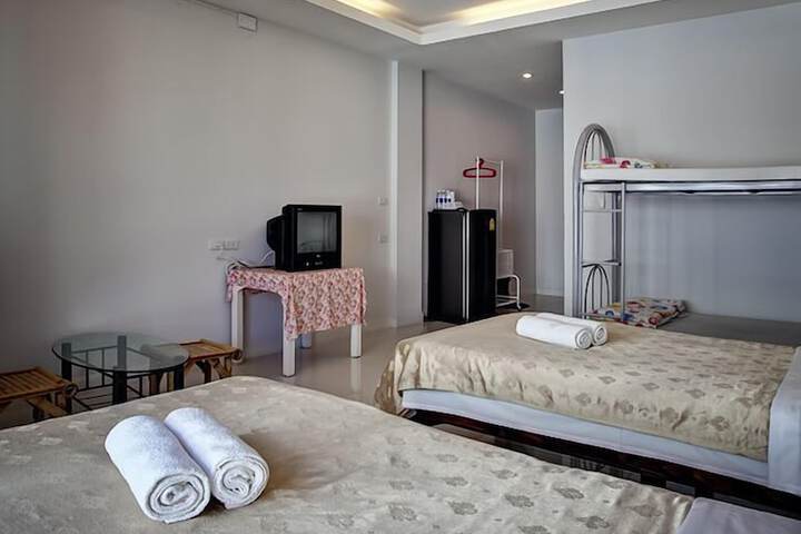 Room 13 of 28