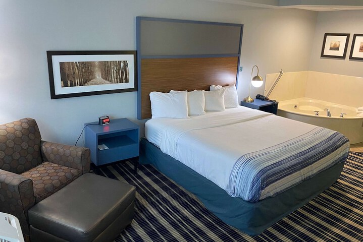 2 Queen Beds (6 of 9)