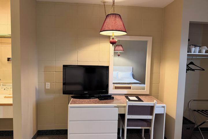 Room 11 of 19