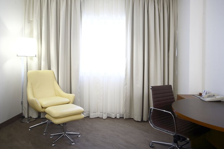 Room 38 of 122
