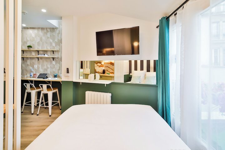 Room 83 of 270