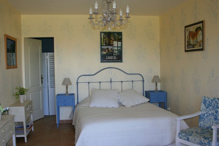 Room 4 of 27