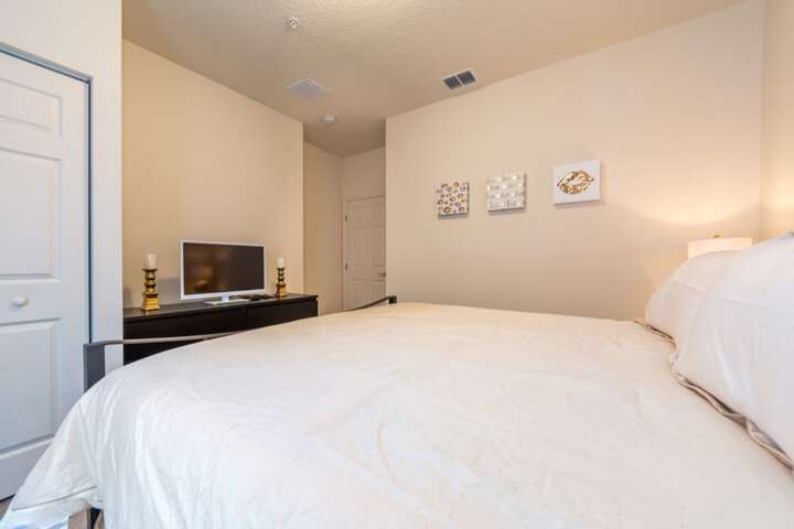 Room 3 of 33
