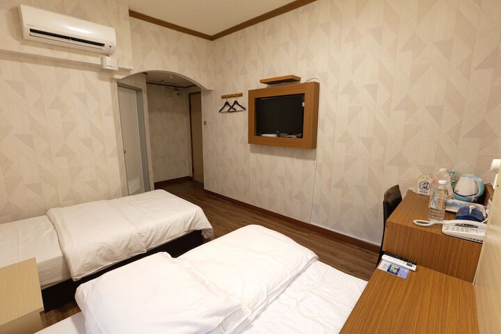 Room 99 of 232