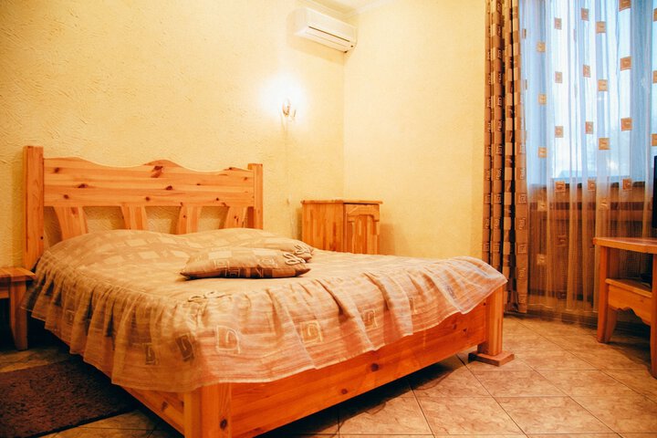 Room 7 of 33