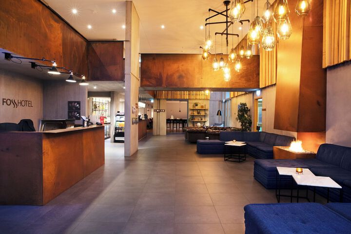 Entrance & Lobby