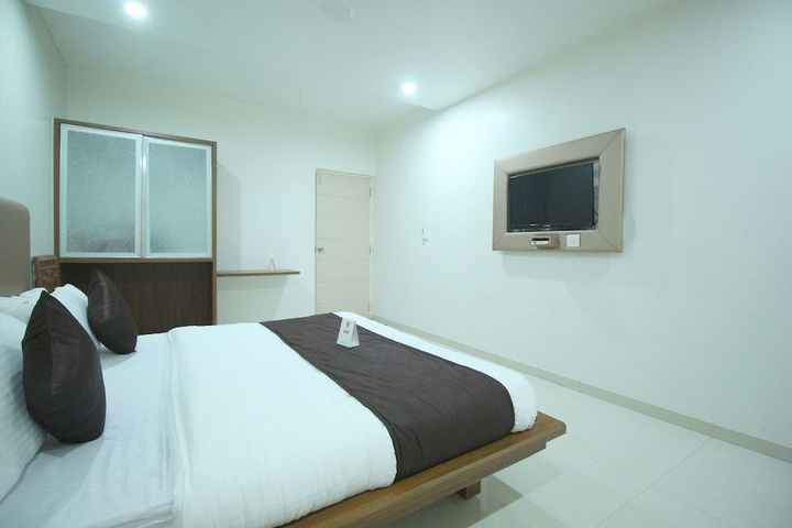 Room 6 of 14