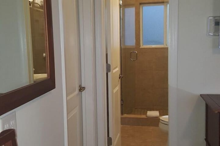 Room 420 of 695