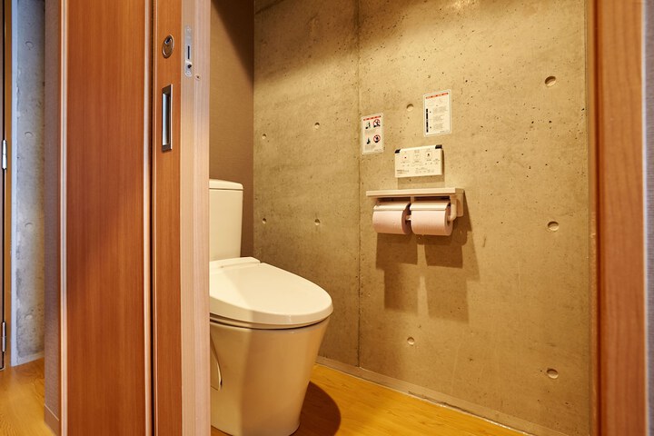 Room 120 of 191