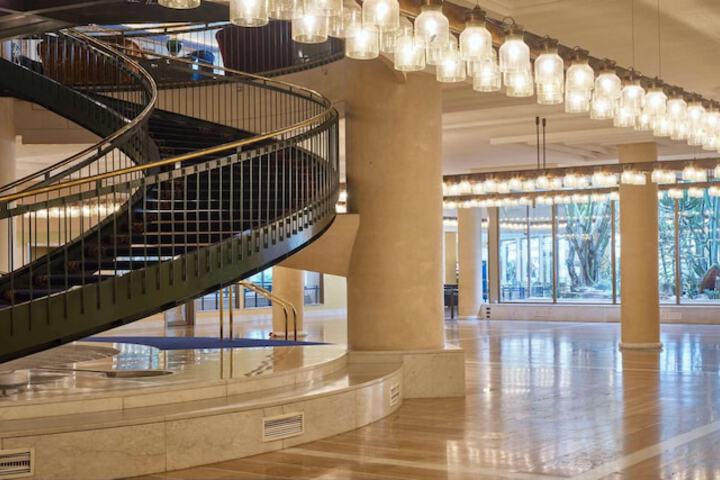 Guest Lobby