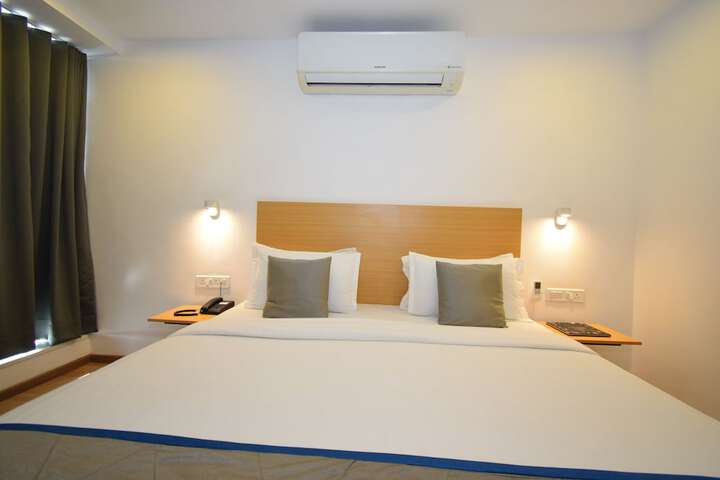 Room 33 of 61