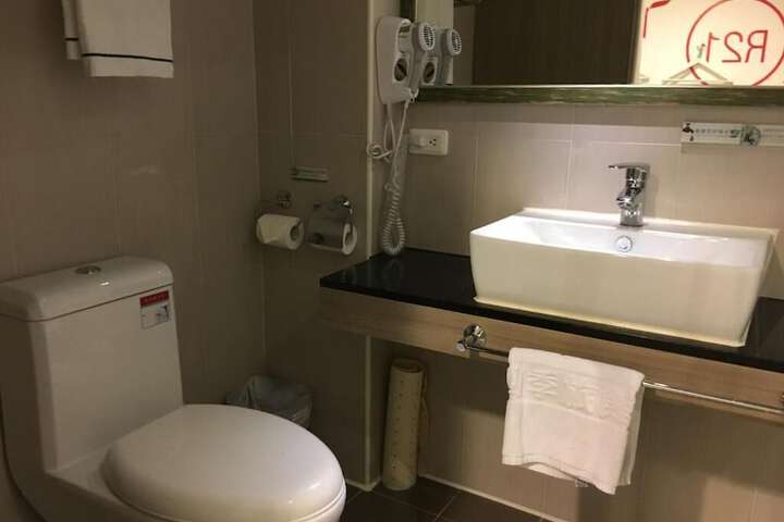 Room 42 of 49